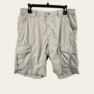 Columbia Mens Size Medium Cargo Shorts Beige Khaki Color Elastic at Waist Nylon
